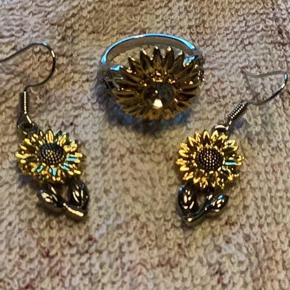 *NEW 18K Yellow&White Gold Diamond Sunflower Ring & earrings. - Picture 5 of 8